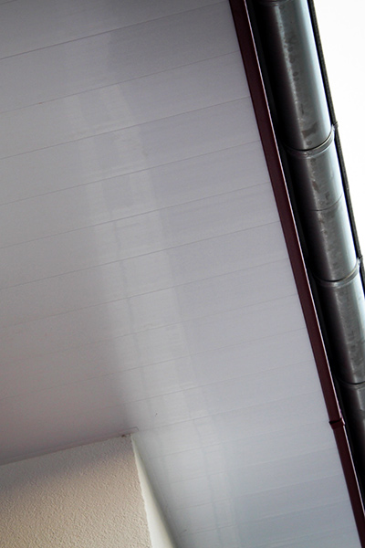 dekotop Dachüberstandverkleidung aus Kunststoff in weiß