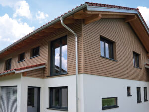 Langlebige und pflegeleichte Fassadenverkleidung für hinterlüftete Fassaden in Holzoptik